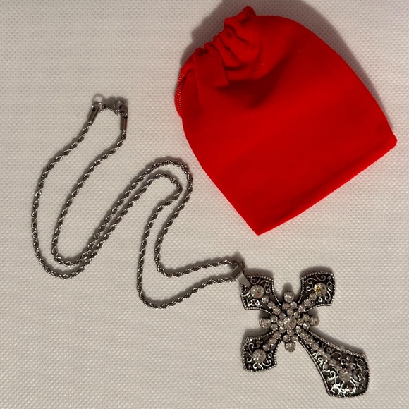 Brand New Handmade Gothic Cross Pendant On a Silver Stainless Steel Rope Chain. - Picture 3 of 9